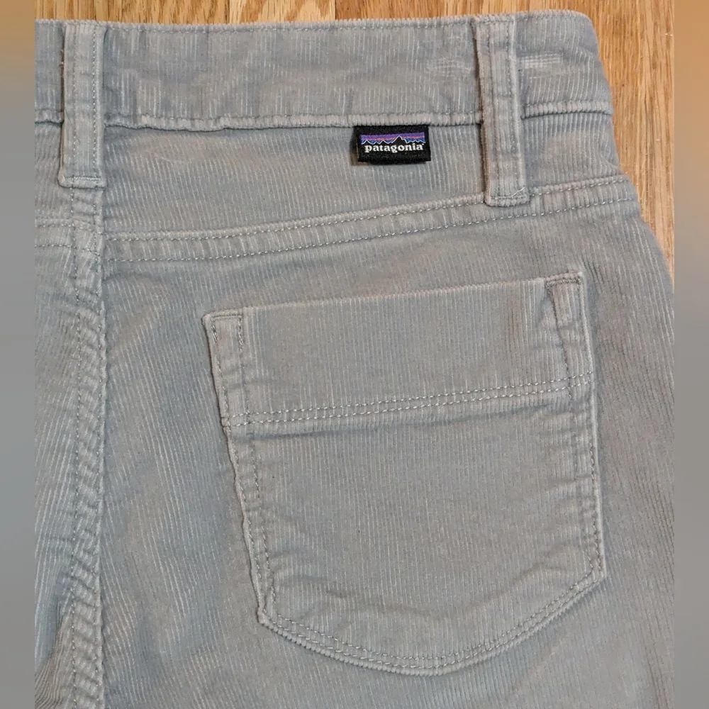 Patagonia Organic Cotton Fitted Corduroy Pants Size 26 Light Gray